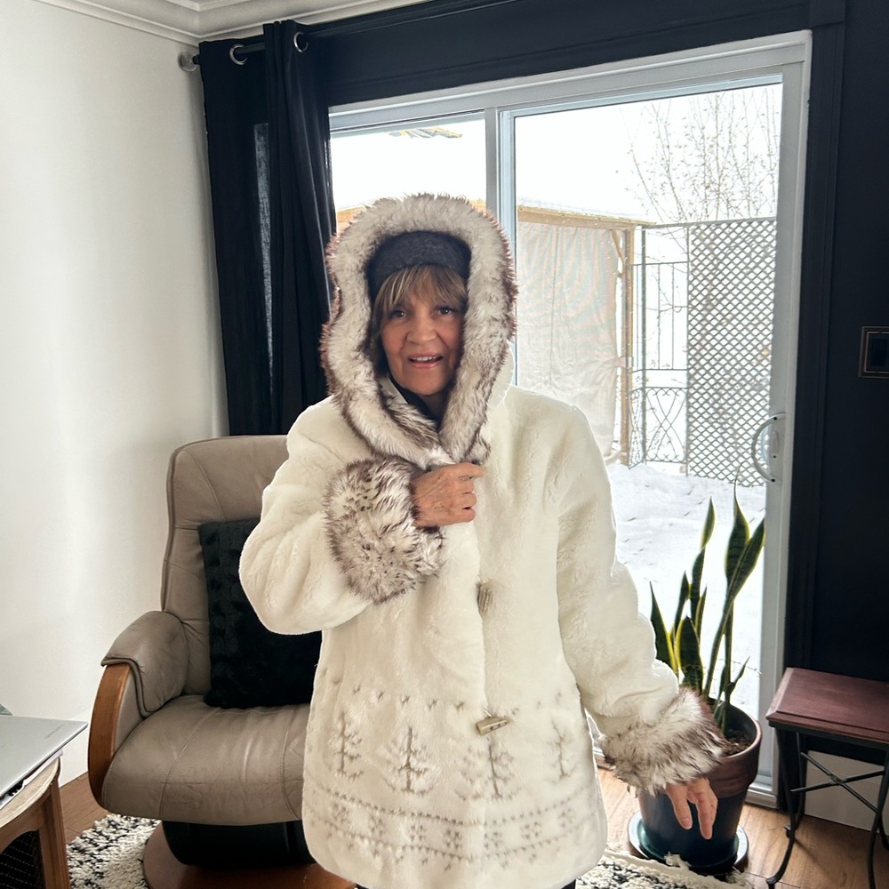 Women's White Faux Fur Trimmed Coat